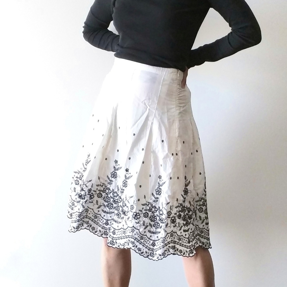 Zara Basic embroidered pleated skirt, black and white, size S